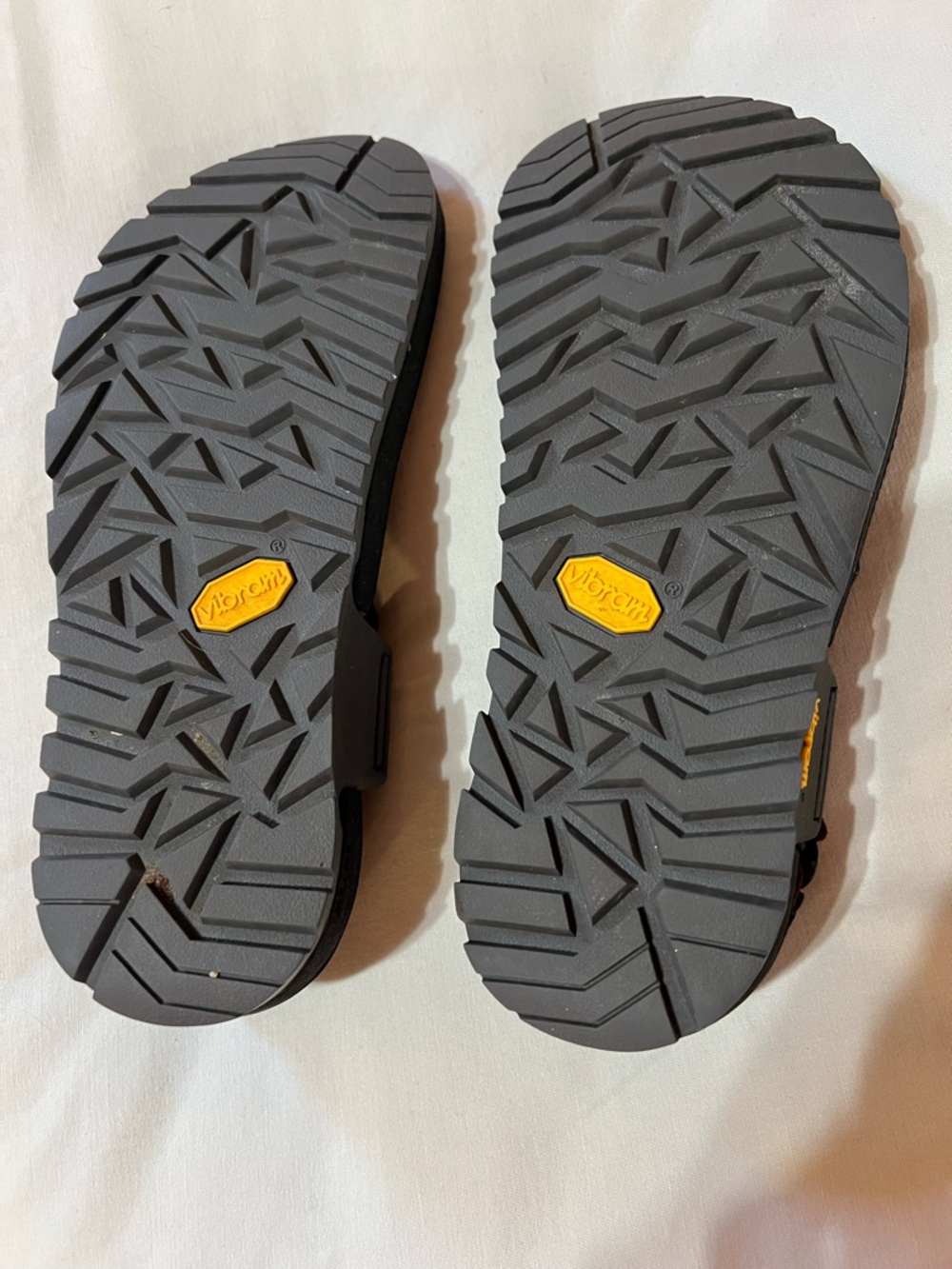 Bedrock Cairn Evo Sandals in Burgundy; Size 6 - Picture 3 of 6